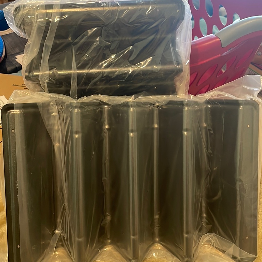 Pampered chef V shaped baking pan set